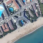 A Dos Minutos Del Mar